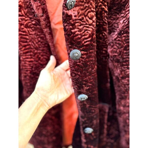 Plum Textured Faux Fur Lodge Coat | Vintage Aspen Winter Statement - Picture 8 of 9